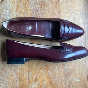 TOD’s Burgundy Leather Pointed Penny Loafers – NWOT – US 7.5 / EU 38